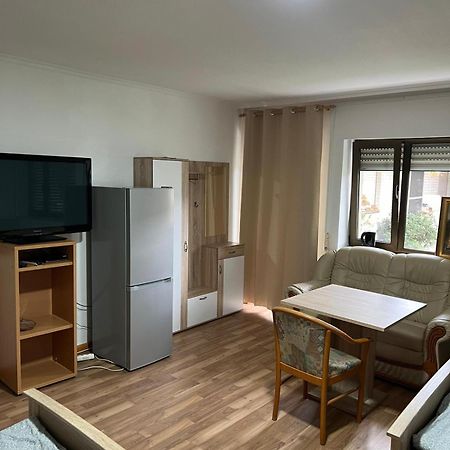 Messe Und Monteurzimmer Sehnde Bagian luar foto