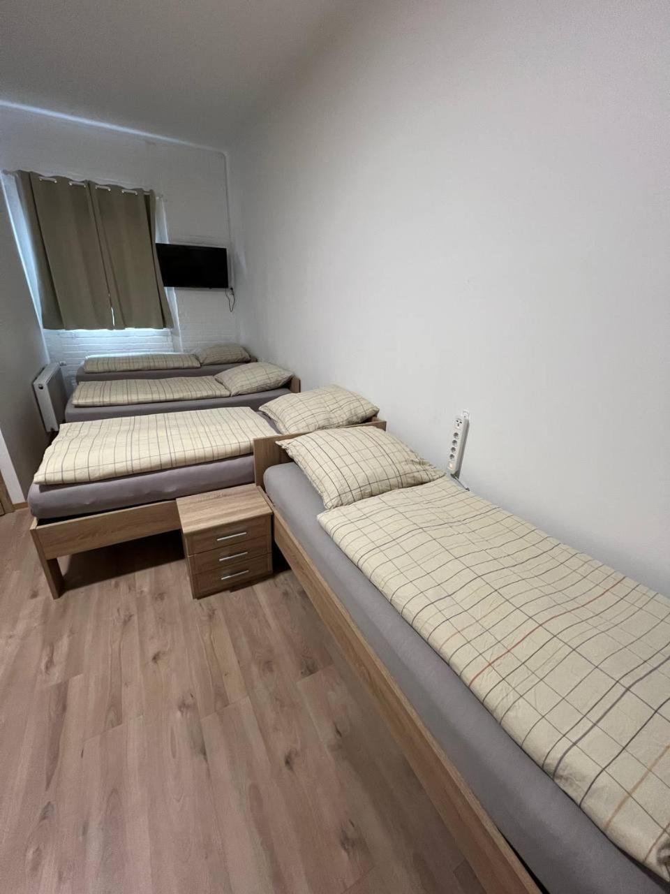 Messe Und Monteurzimmer Sehnde Bagian luar foto