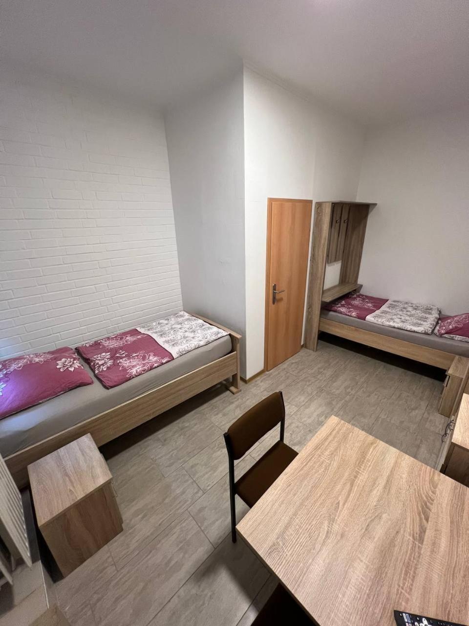 Messe Und Monteurzimmer Sehnde Bagian luar foto
