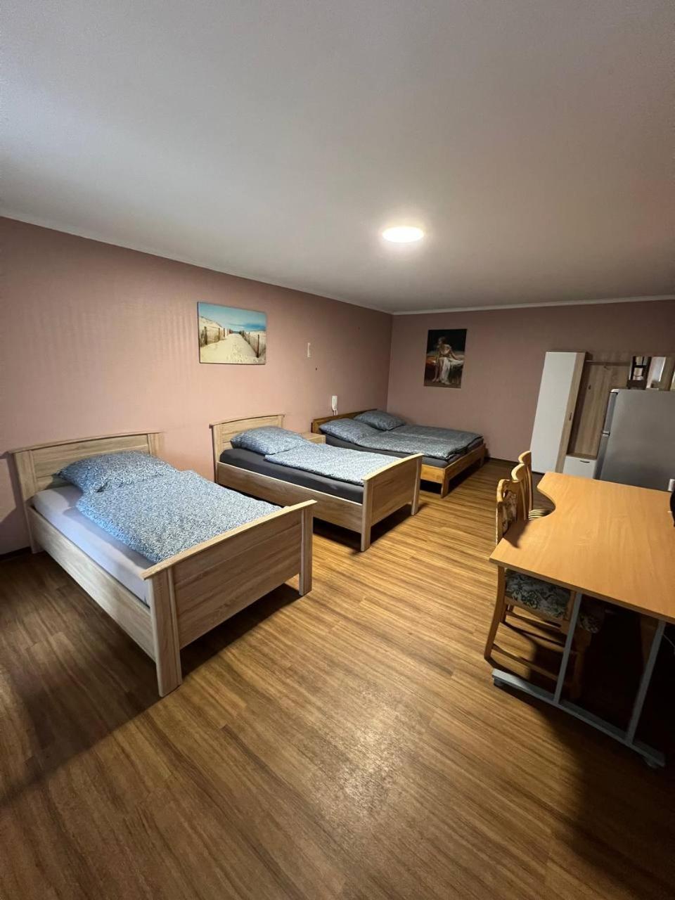 Messe Und Monteurzimmer Sehnde Bagian luar foto