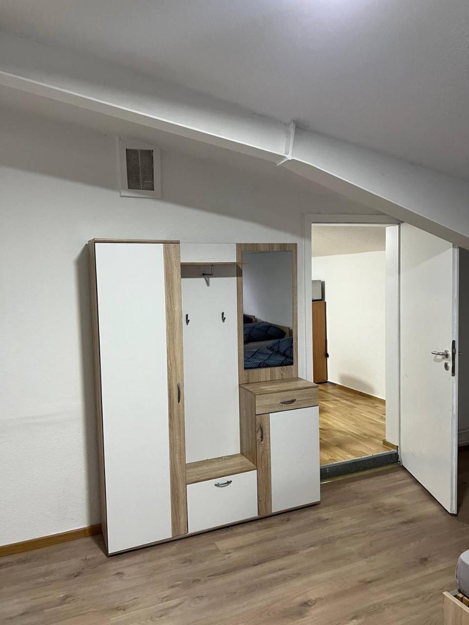 Messe Und Monteurzimmer Sehnde Bagian luar foto