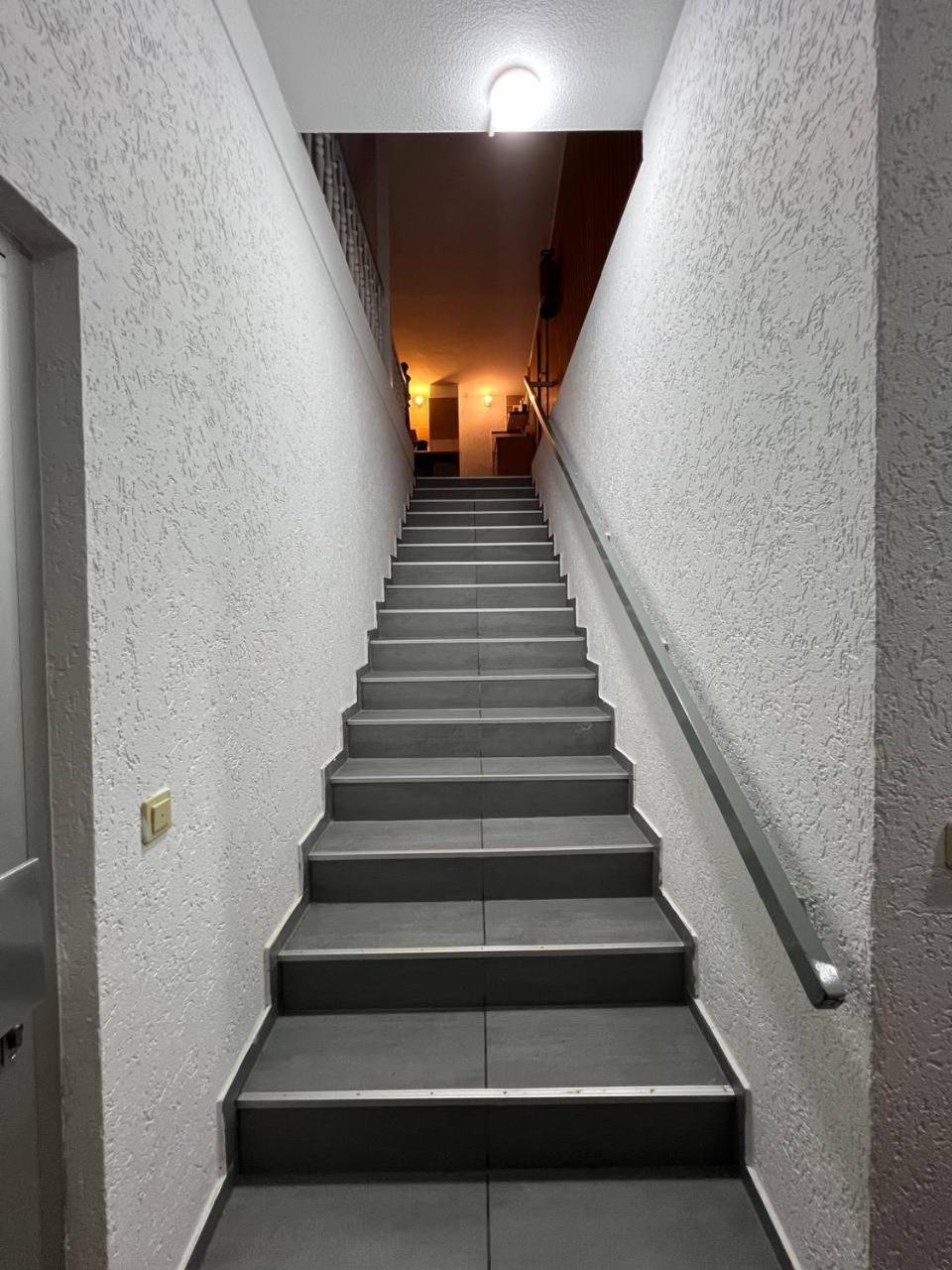 Messe Und Monteurzimmer Sehnde Bagian luar foto