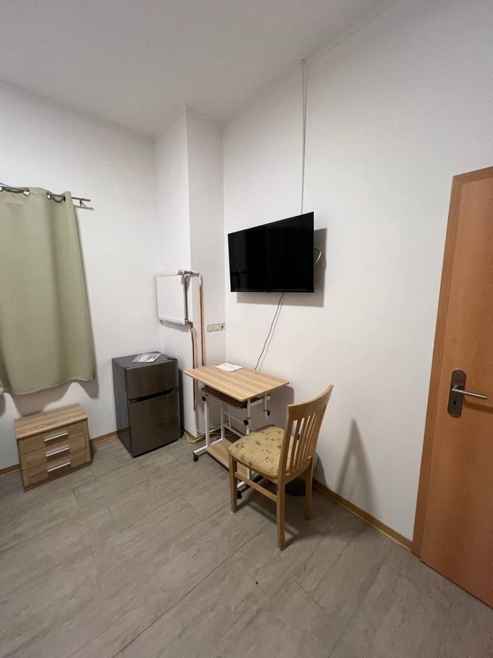 Messe Und Monteurzimmer Sehnde Bagian luar foto