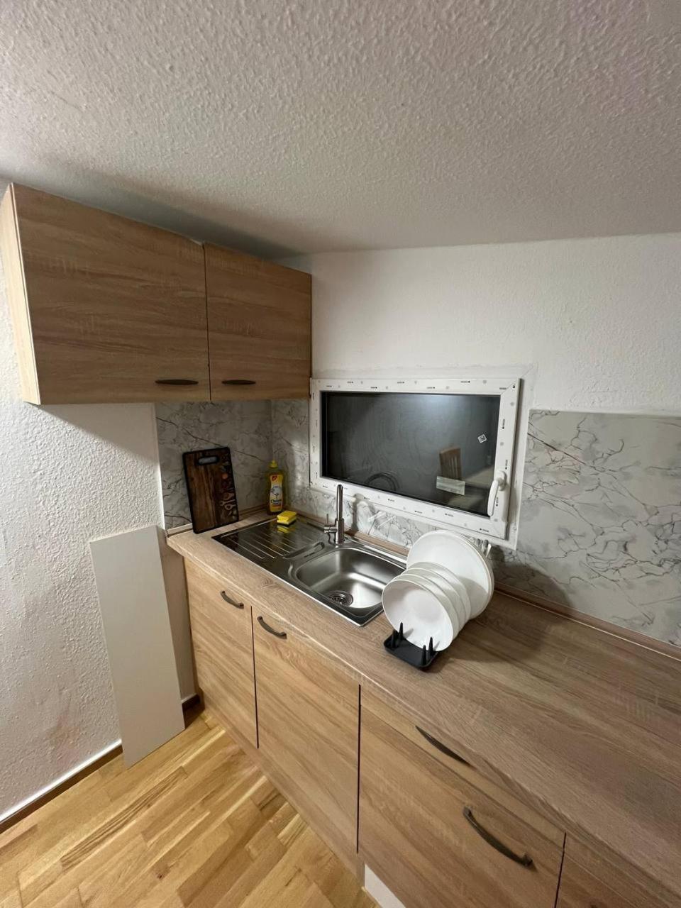 Messe Und Monteurzimmer Sehnde Bagian luar foto