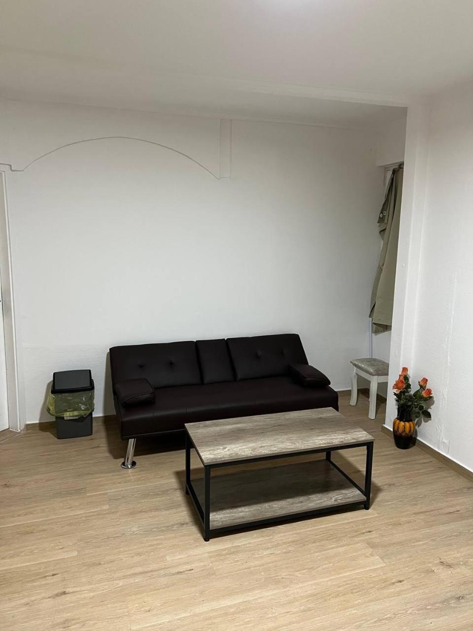 Messe Und Monteurzimmer Sehnde Bagian luar foto