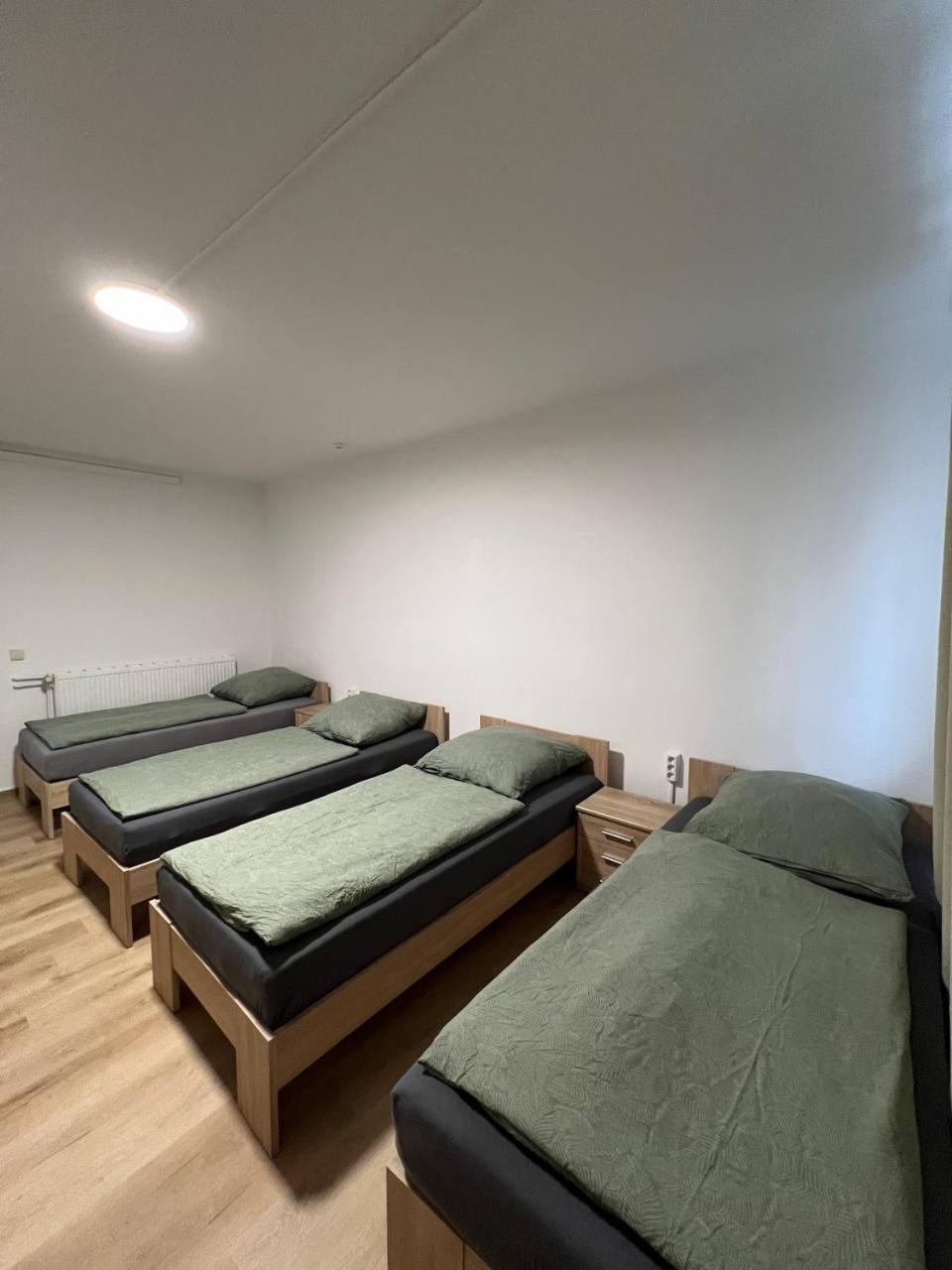 Messe Und Monteurzimmer Sehnde Bagian luar foto