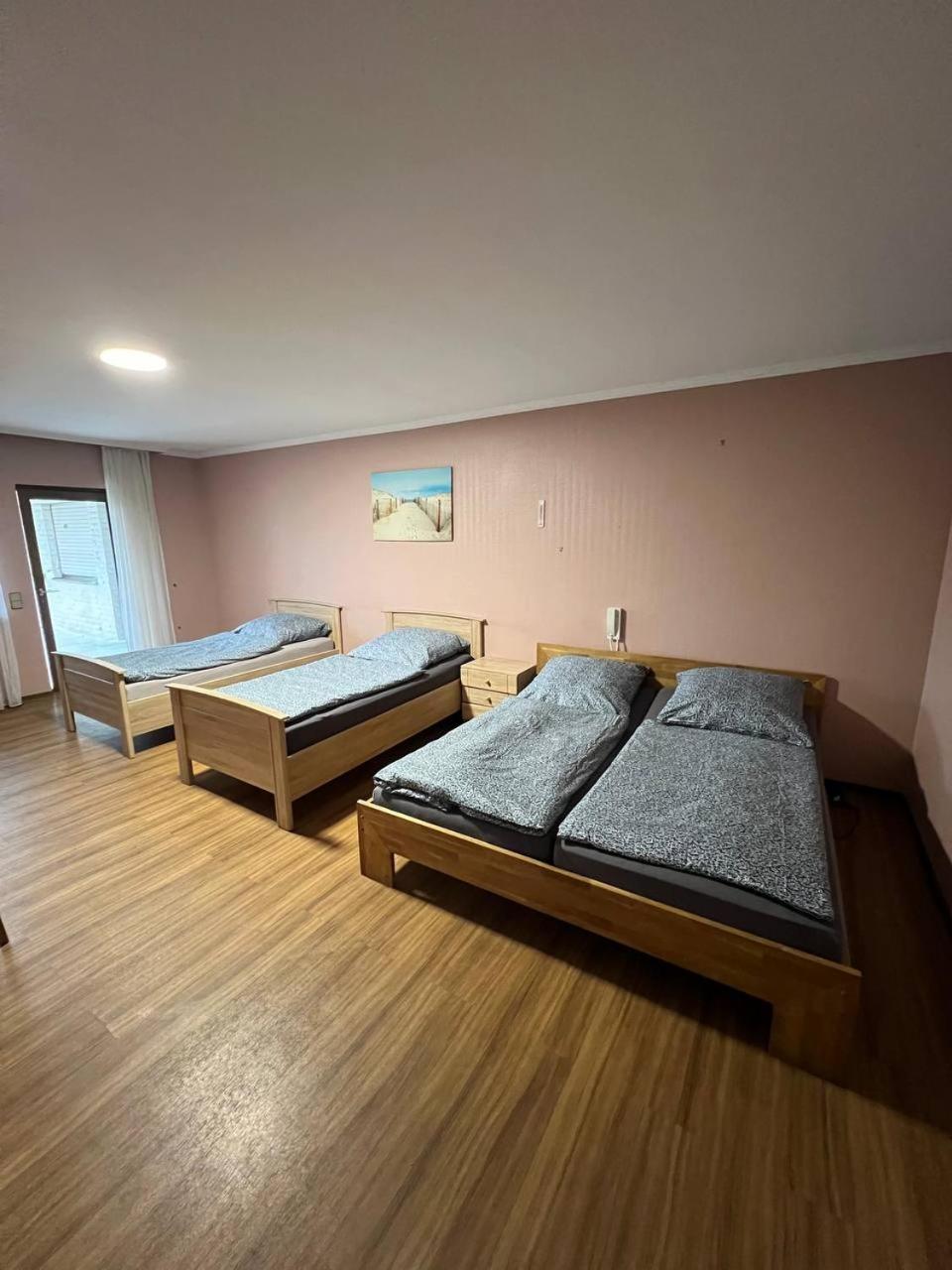Messe Und Monteurzimmer Sehnde Bagian luar foto